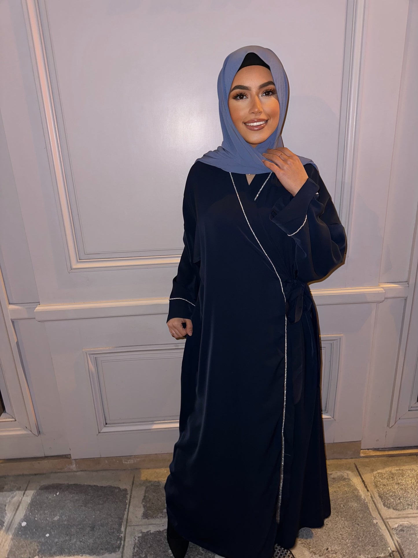 Abaya à strass à noué sur le côté - Bleu nuit